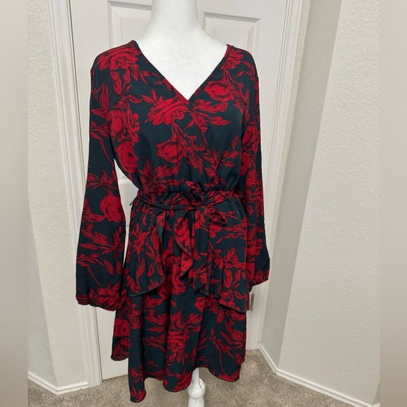 UGuest Dresses & Skirts - UGUEST Long Sleeve V Neck Floral Mini Faux Wrap Dress w/ Belt Charcoal Red Sz L